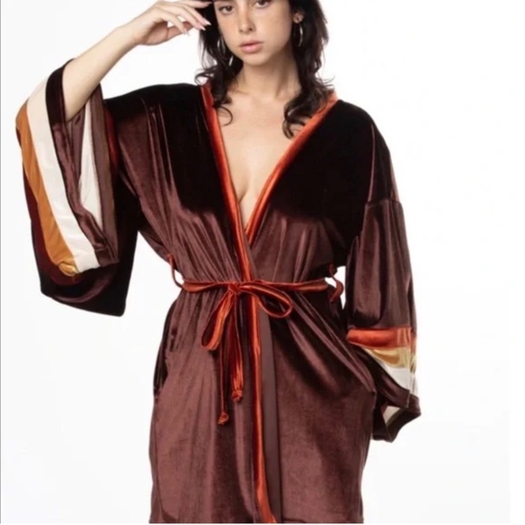 ~Velvet Solstice Intimates Robe~ - Picture 3 of 8